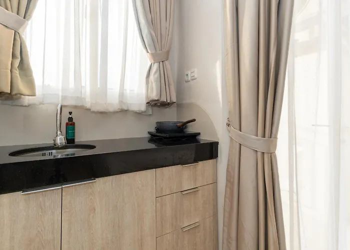 Bali Bustle Pararaton Coliving And Coworking Space Aparthotel
